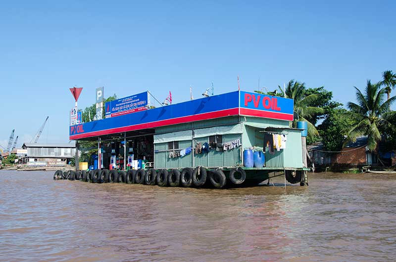 108 - Vietnam - delta del Mekong - gasolinera